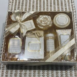 Honey Almond Bath Gift Set